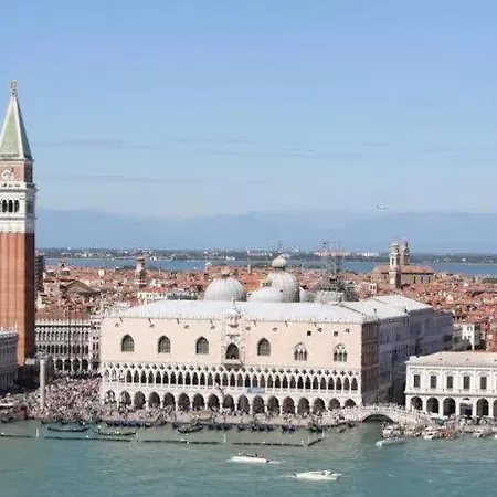 La Corticella Biennale Appartement *